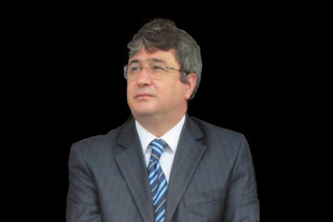 Görevden uzaklaştırılan kaymakam intihar etti Görevden uzaklaştırılan kaymakam intihar etti